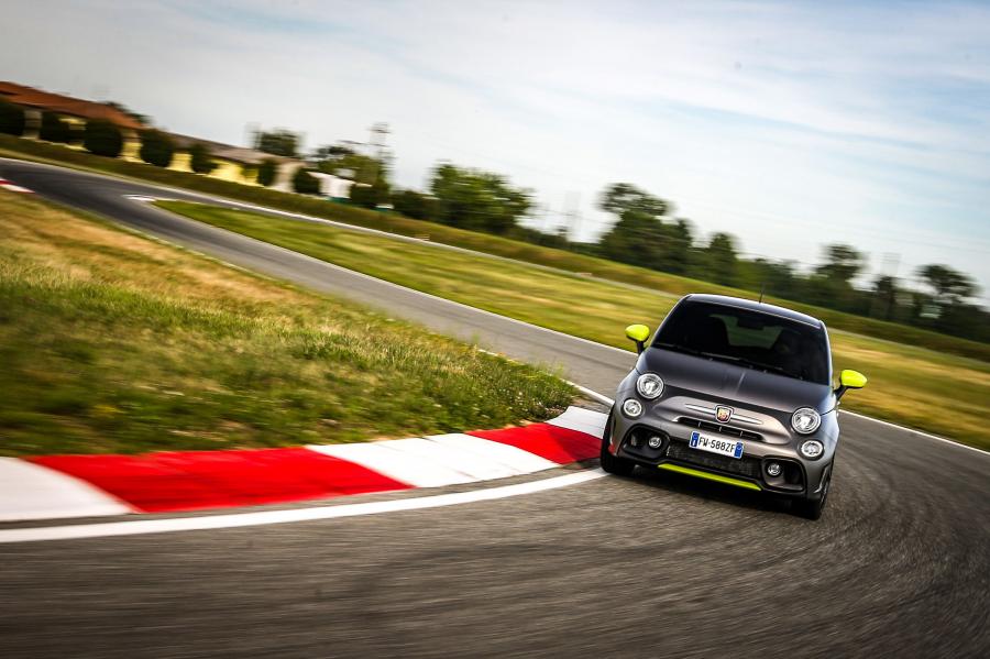  Abarth 595 Pista 70esimo Anniversario (312) 2019 года  (фото 17 из 35)